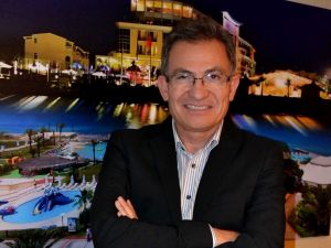 Oteller doldu, Çeşme’nin yüzü güldü