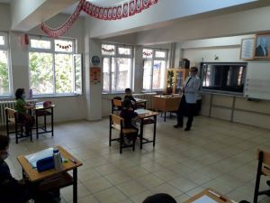 Müdür Metin Koz: ’’Her öğrencinin çantasında yedek maske olmalı’’