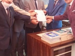 MHP İl Başkanı Karataş mazbatasını aldı