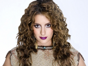 Ünlü Şarkıcı Atiye Sinemaya Yeşil Işık Yaktı