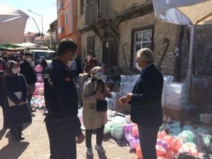 Dumlupınar ilçe pazarında Korona virüs denetimi