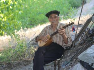 80 yıldır kulakların pasını siliyor