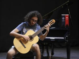 Aydın Büyükşehir Belediyesi Konservatuarı genç yetenekleri keşfediyor