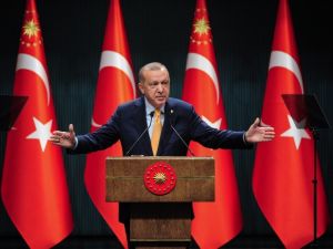 Fransız köşe yazarı Frachon: “Türkiye, Kremlin ve Beyaz Saray’la dalga geçiyor”
