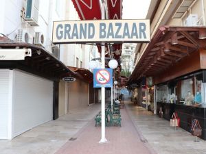 Pandemi Kuşadası esnafını etkiledi