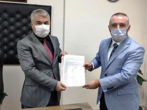 AK parti Kütahya Merkez İlçe Başkan Fatih Oruç, mazbatasını aldı