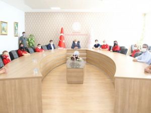 Müdür Başyiğit, Teknofest’e katılan öğrencileri kabul etti