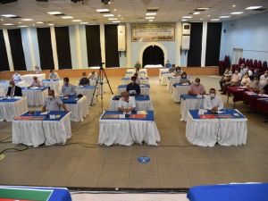 Milas’ta meclis üyelerine Azerbaycan ve Türk Bayrağı hediye edildi