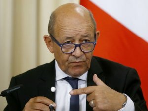 Fransa Dışişleri Bakanı Le Drian: “Dün gece 25 Fransız ve 184 Afgan tahliye edildi”