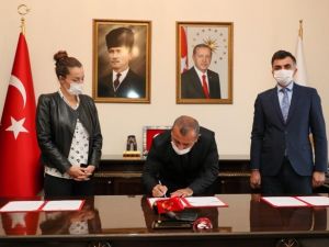 Trabzonlu dizi yapımcısı Berna Akdeniz, Ordu’da okul yaptırıyor