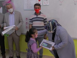 Sancaktepe Belediyesi ihtiyaç sahibi öğrenciler için askıda tablet uygulaması gerçekleştirdi