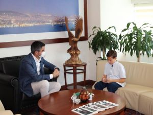 Görme engelli çocuğun sesli kütüphane hayali Kartal’da gerçek oldu