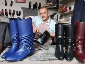 Türkiye’nin dört bir yanına körüklü çizme gönderiyor