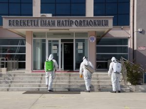 Merkezefendi Belediyesi okulları dezenfekte etti