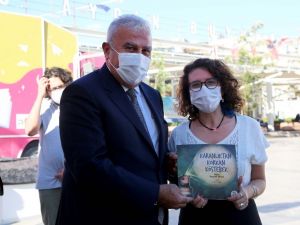 Başkan Atay yazarlar ve kitapseverler ile bir araya geldi