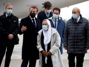 Mali’deki 4 yıllık esaretten kurtulan 75 yaşındaki Fransız aktivist kadın Müslüman oldu