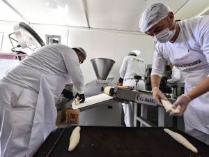 Halk Ekmek mobil ekmek fırını ile Başkent yollarında