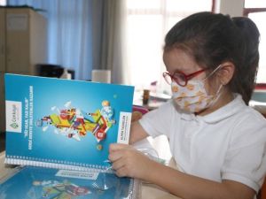 Çankaya Belediyesi’nden çocuklara kırtasiye seti armağanı