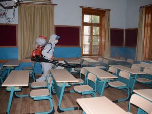 Kuşadası’nda okullar ilk ders zili öncesi dezenfekte edildi