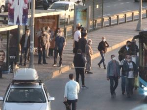 Okulların açılmasıyla İstanbul’da trafik yoğunluğu yaşandı