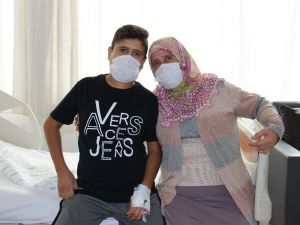 16 yaşındaki Taner, annesinin böbreğiyle hayata tutundu