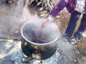 Mahalleden ismini alan özel üzüm pekmez oldu