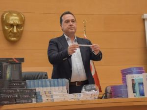 Akhisarlı öğrenciler canlı yayında tabletleriyle buluştu