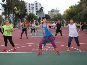Bayraklı’da sabah yoga akşam zumba