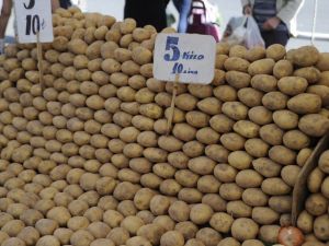 Depoya girmeyen patates şehirde 2 lira