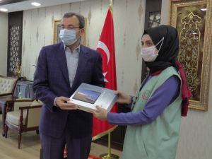 Pendik’te EBA için tabletler öğrencilere dağıtılmaya başlandı