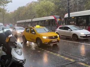 İstanbul’da sağanak yağış başladı