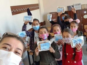 Erzurumlu minik öğrenciler incirle tanıştı