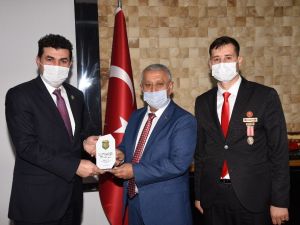 Başkan Zeybek: “Şehit yakınları ve gazilerimiz milletimizin ve devletimizin göz bebeğidir”