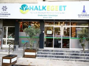 İzmirli vatandaşlar Halk Ege Et’e yoğun ilgi gösteriyor