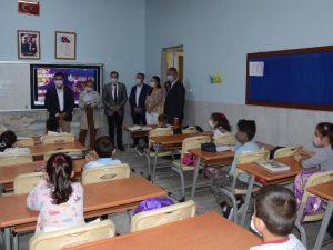 Başkan Günel, 5 bin öğrenciye hayvan sevgisini anlatan kitap hediye etti