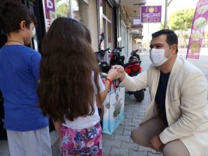 Turgutlu’da öğrencilere tabletleri ulaştırılıyor