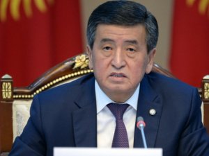 Kırgızistan Cumhurbaşkanı Sooronbay Ceenbekov istifa etti