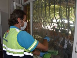 İhtiyaç sahibi vatandaşların evleri dezenfekte ediliyor