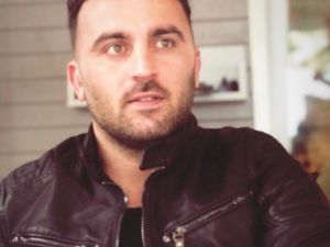 Ünlü yazar bilinçsizce sosyal medyayı kullananlara savaş açtı