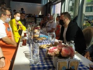 Nalet Bebe down sendromlu gençlerle Tebessüm Kahvesi’nde buluştu