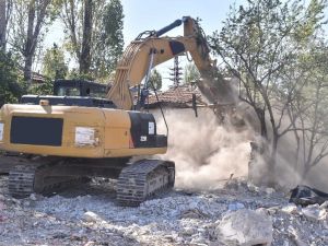 Çevre sağlığı için Başkent metruk yapılardan temizleniyor