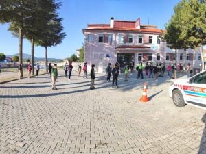 Emirdağ’da servis sürücülerine jandarmadan Korona bilgilendirmesi yapıldı
