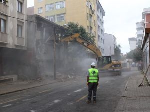 Metruk bina yıkım rekoru Kartal’ın