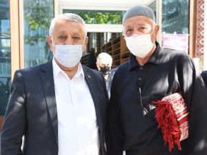 Başkan Zeybek mahalle ziyaretlerine devam ediyor