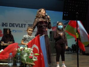 Azerbaycan Devlet Sanatçısı Azerin: “Karabağ’da Azerbaycan bayrağını dalgalandıracağız”