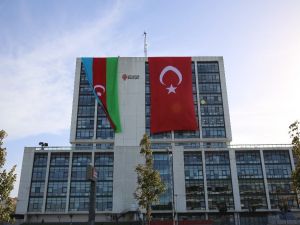 Ümraniye Belediyesi’nden Azerbaycan’a bayraklı destek