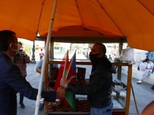 Başkent esnafına Azerbaycan bayrağı