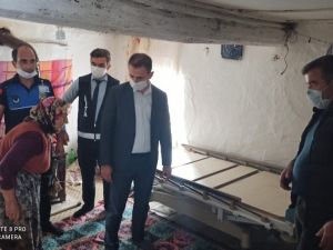 Gördes’te ihtiyaç sahiplerine hasta yatakları teslim edildi