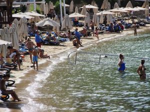 Bodrum’da sahiller doldu taştı