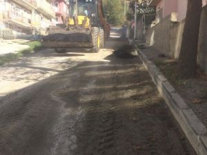 Emet’te mahalle yollarına asfalt çalışması